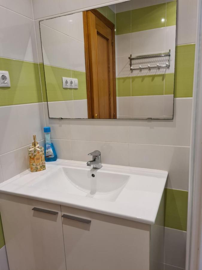Habitacion Con Bano Privado- En Casa Familiar Beatriz Valencia Eksteriør billede