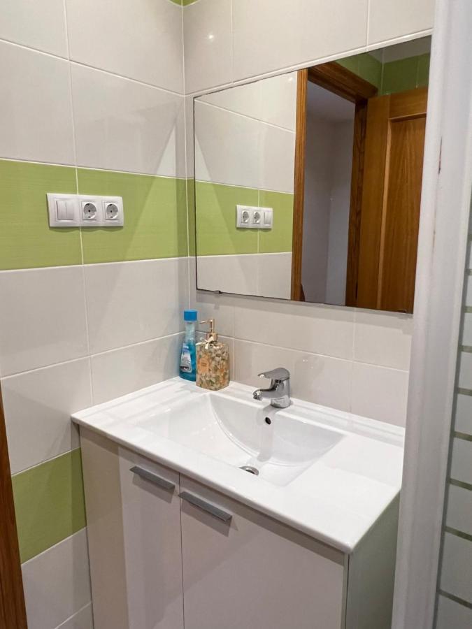 Habitacion Con Bano Privado- En Casa Familiar Beatriz Valencia Eksteriør billede