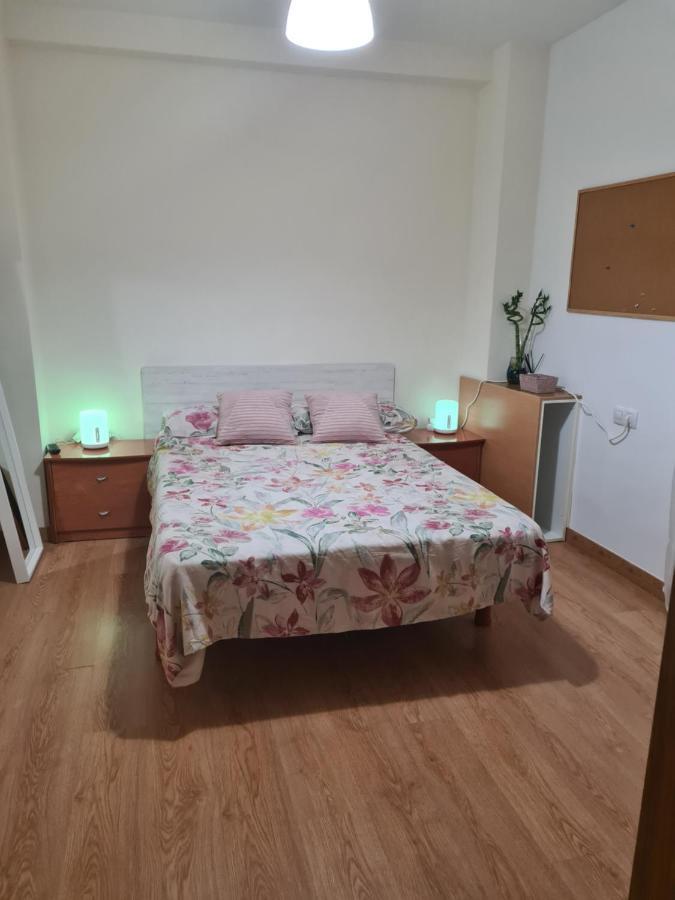 Habitacion Con Bano Privado- En Casa Familiar Beatriz Valencia Eksteriør billede