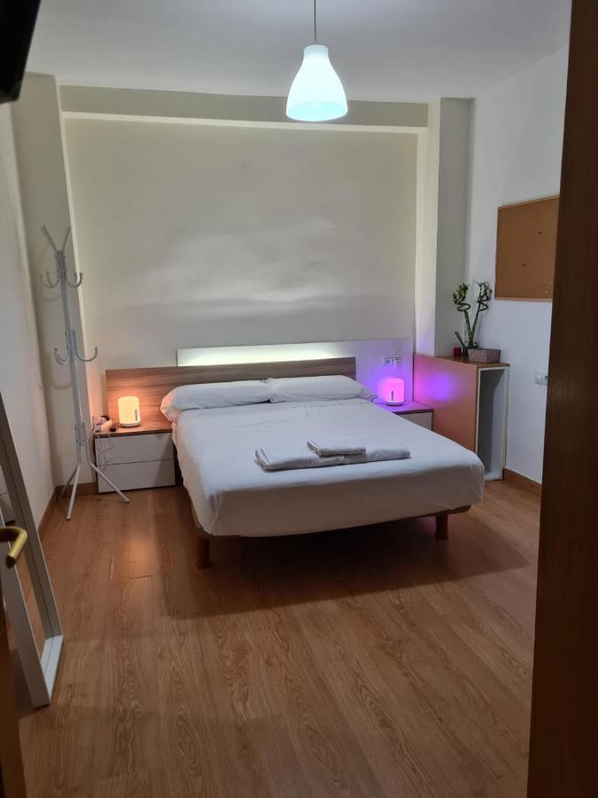 Habitacion Con Bano Privado- En Casa Familiar Beatriz Valencia Eksteriør billede